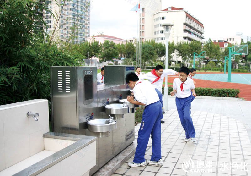 世界外國語中學飲水臺.jpg 世界外國語中學飲水臺.jpg